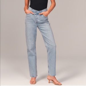ABERCROMBIE CRISS CROSS HIGH RISE DAD JEANS 23
